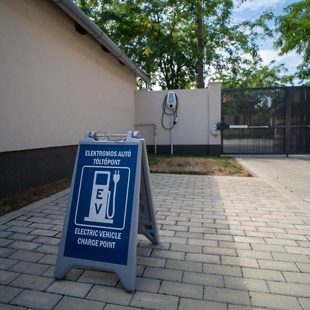 La Vita Prémium Panzió Gyula Esterno foto